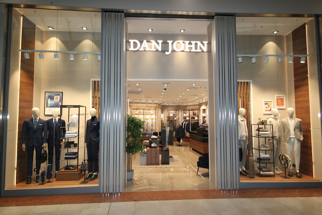 Punto vendita Dan John a Savignano sul Rubicone  presso C.C. Romagna Shopping Valley, Piazza Cristoforo Colombo, 3/C